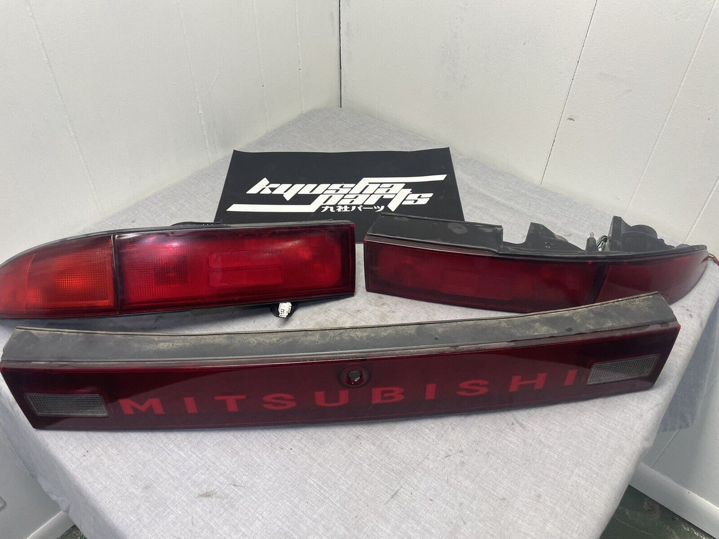 91-93 Mitsubishi 3000GT Rear Tail Light Complete Set W/ Filler Panel Brake Light