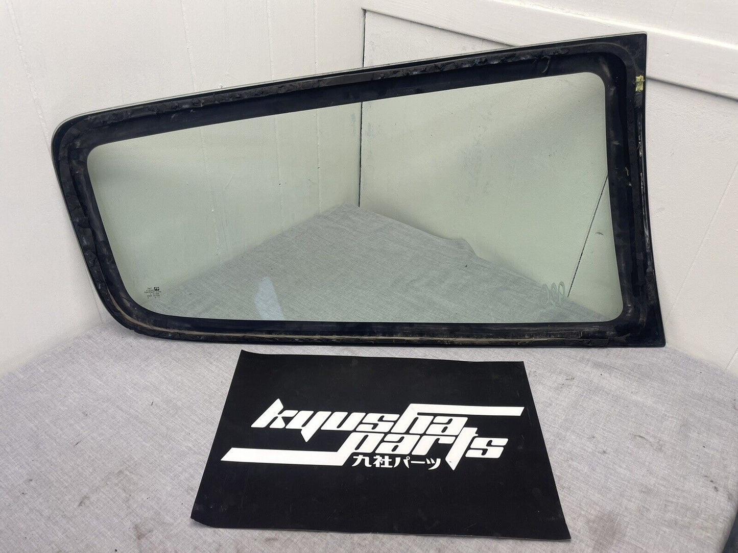 OEM Honda Civic EG Hatch Si 1992-1995 Driver Side Corner Glass 73550-SR0-305