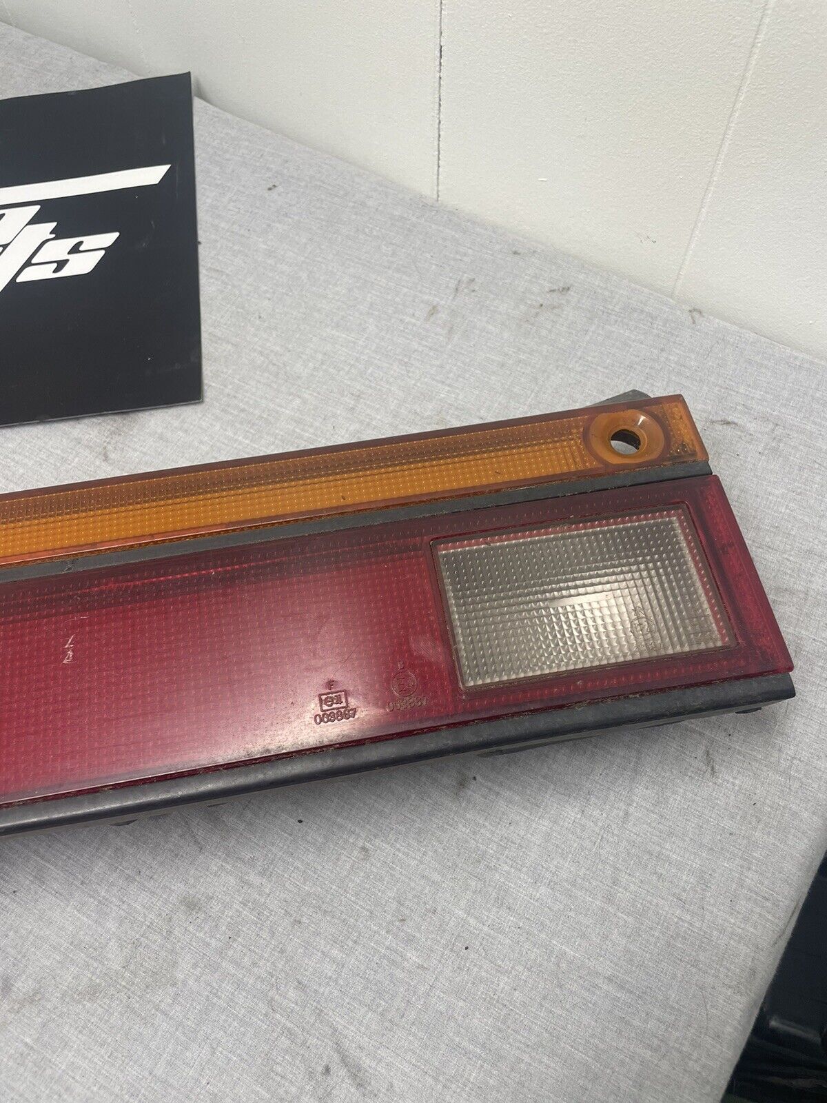OEM 1988-1989 Honda Prelude Reverse Light Section ( Tail light center piece) 337