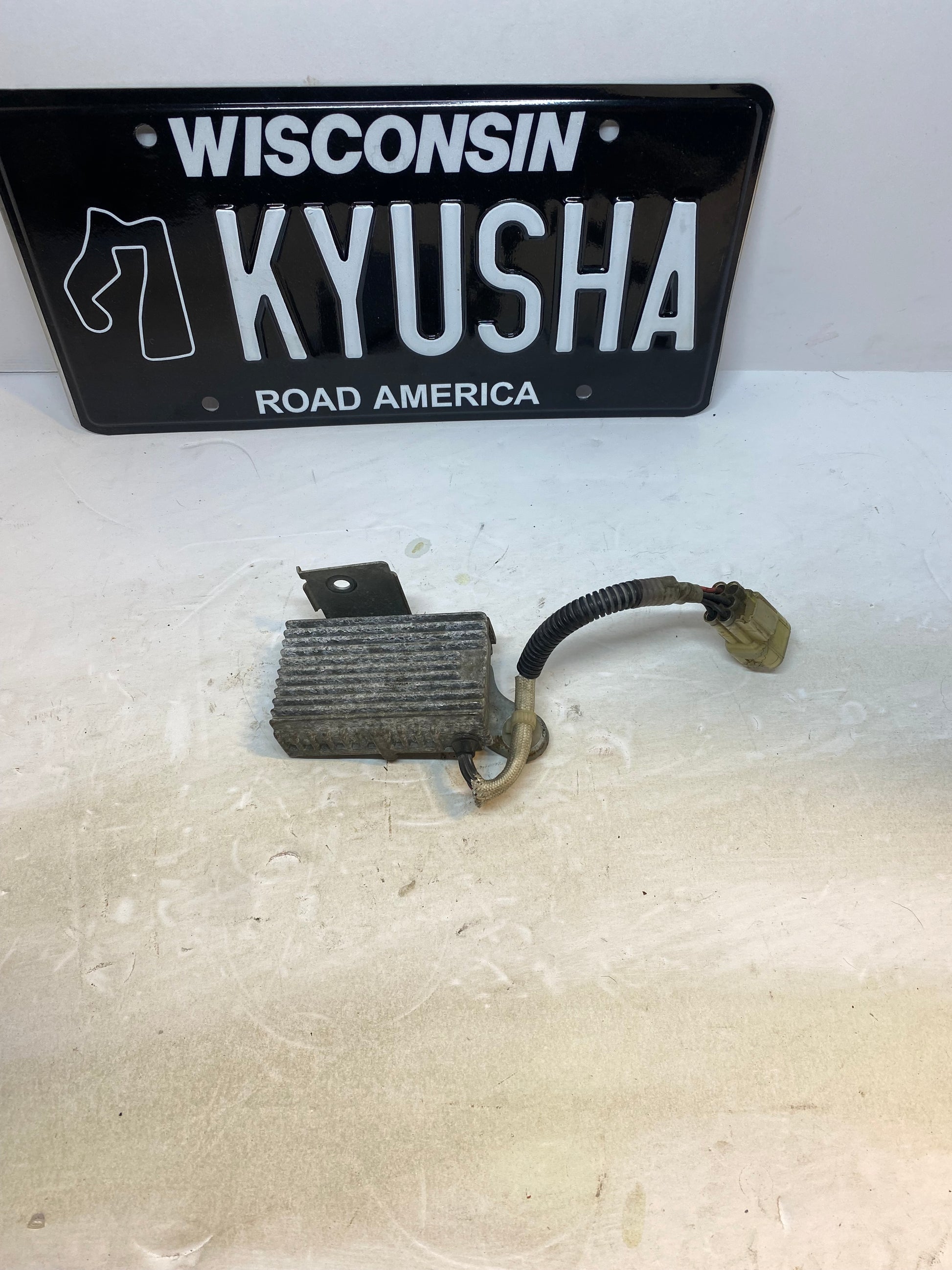 OEM 19881989 Honda Prelude SI Fuel Injector Resistor Box 30700SF100