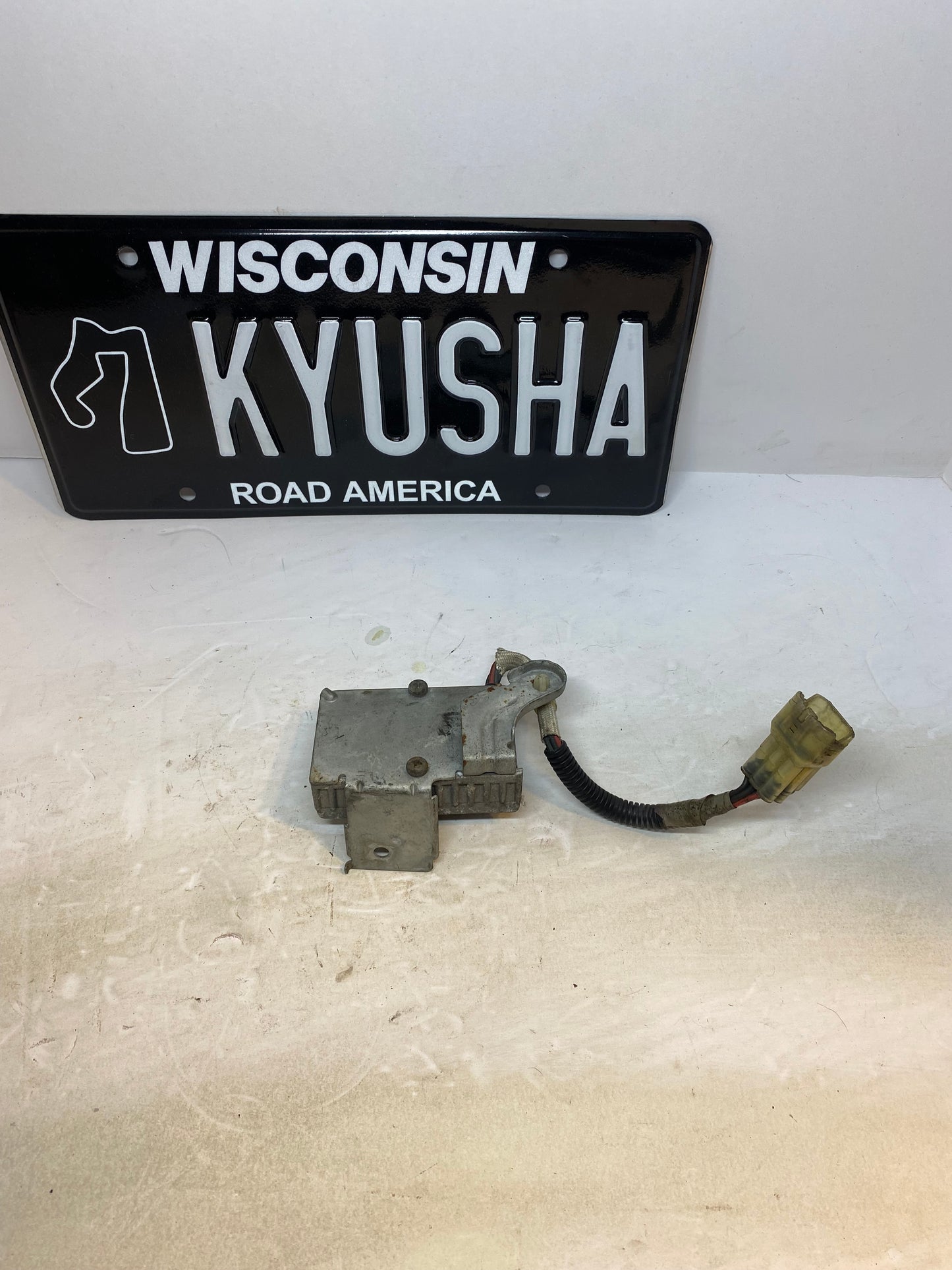 OEM 19881989 Honda Prelude SI Fuel Injector Resistor Box 30700SF100