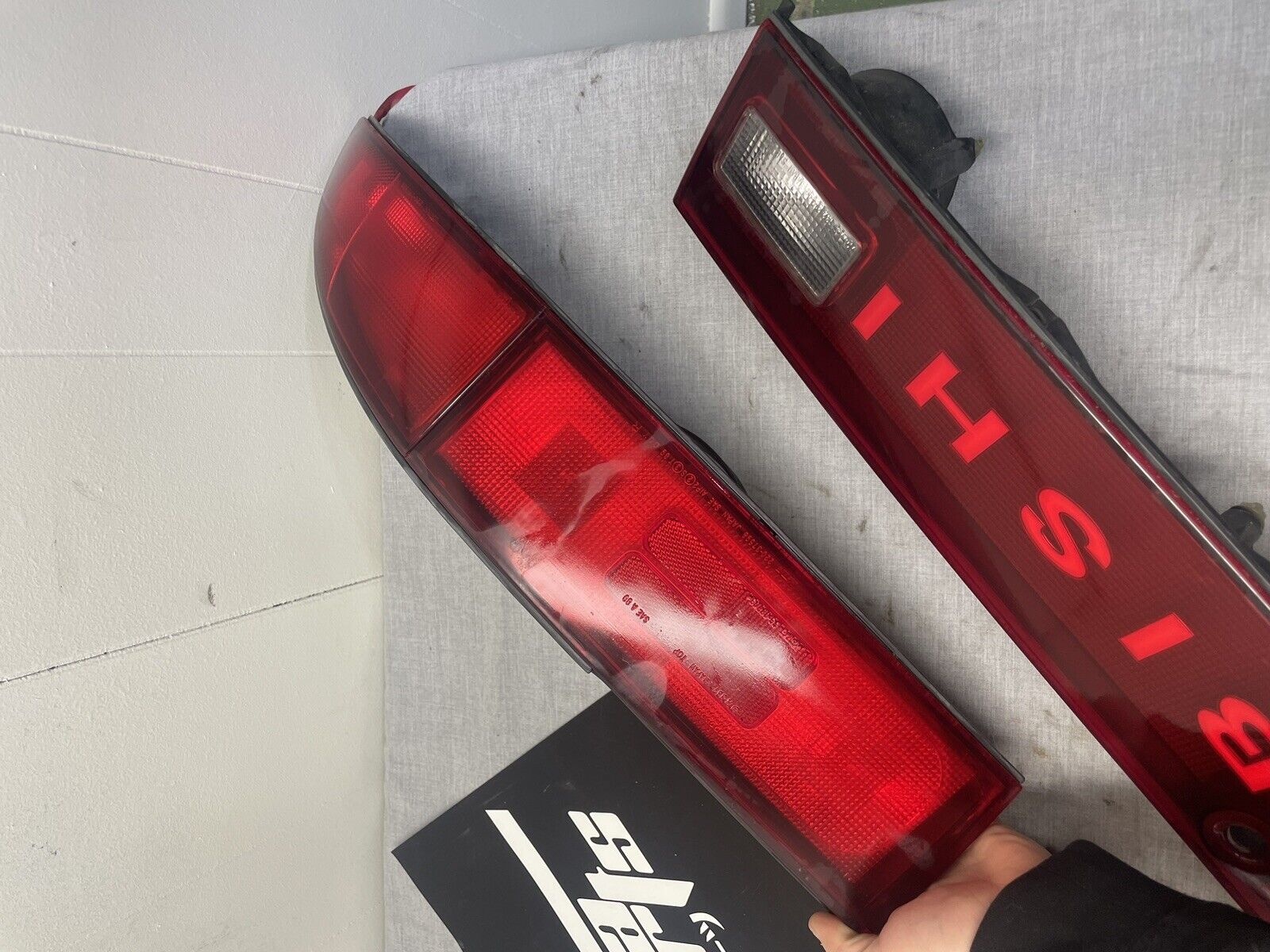 91-93 Mitsubishi 3000GT Rear Tail Light Complete Set W/ Filler Panel Brake Light