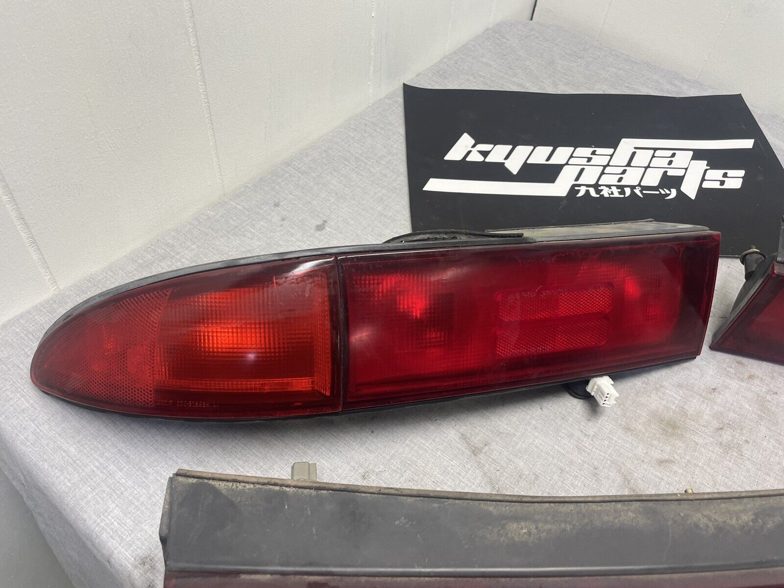 91-93 Mitsubishi 3000GT Rear Tail Light Complete Set W/ Filler Panel Brake Light