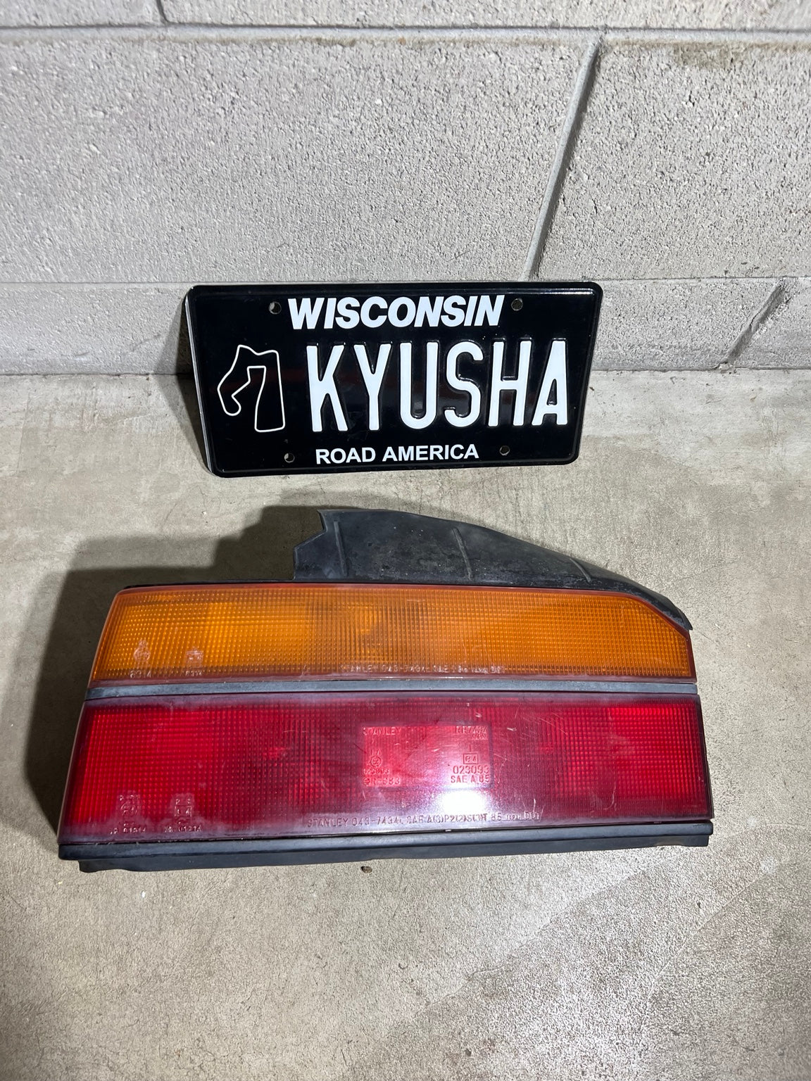 1988-1989 Honda Prelude Si driver side tail light view 2