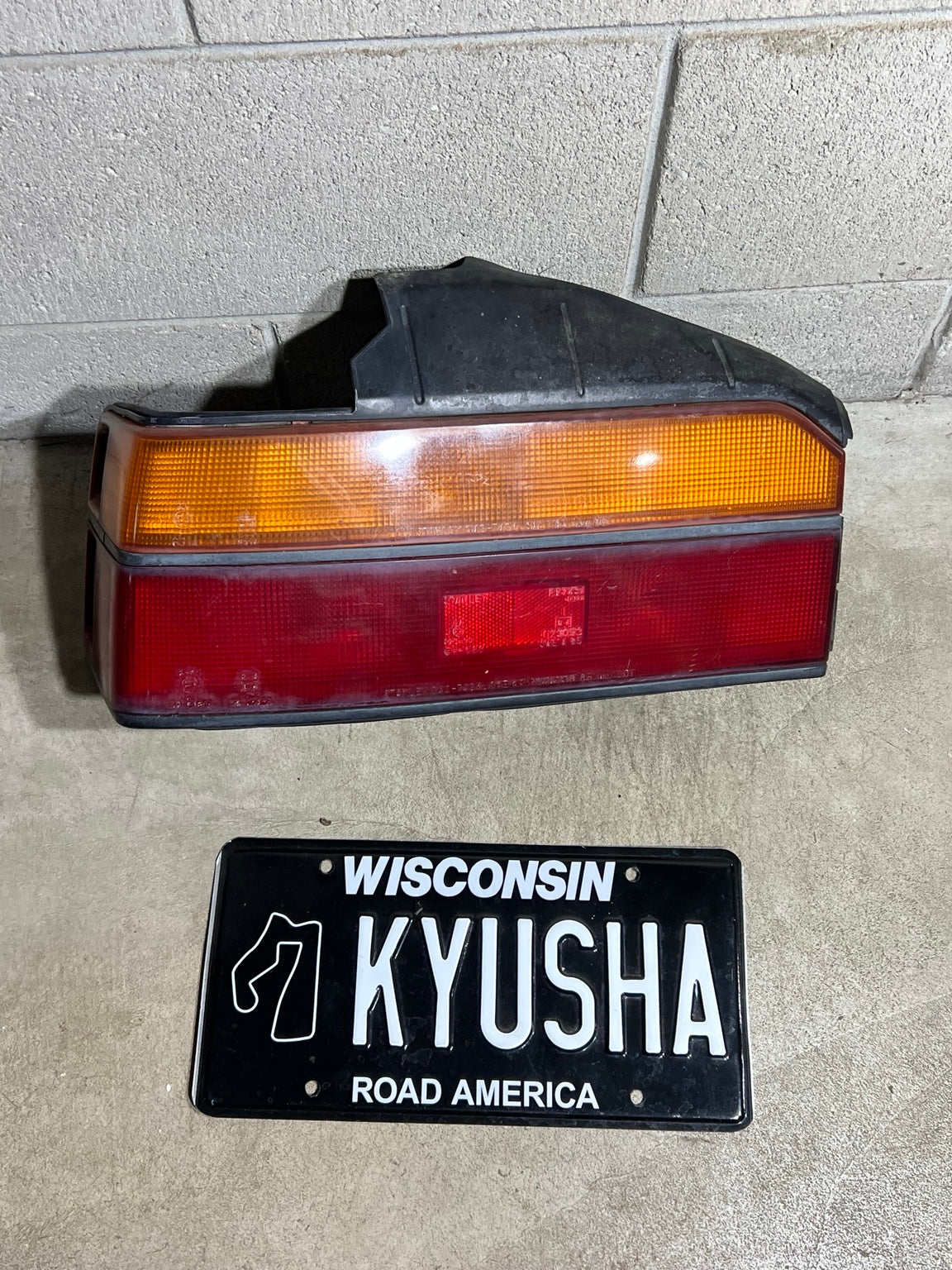 1988-1989 Honda Prelude Si driver side tail light view 4