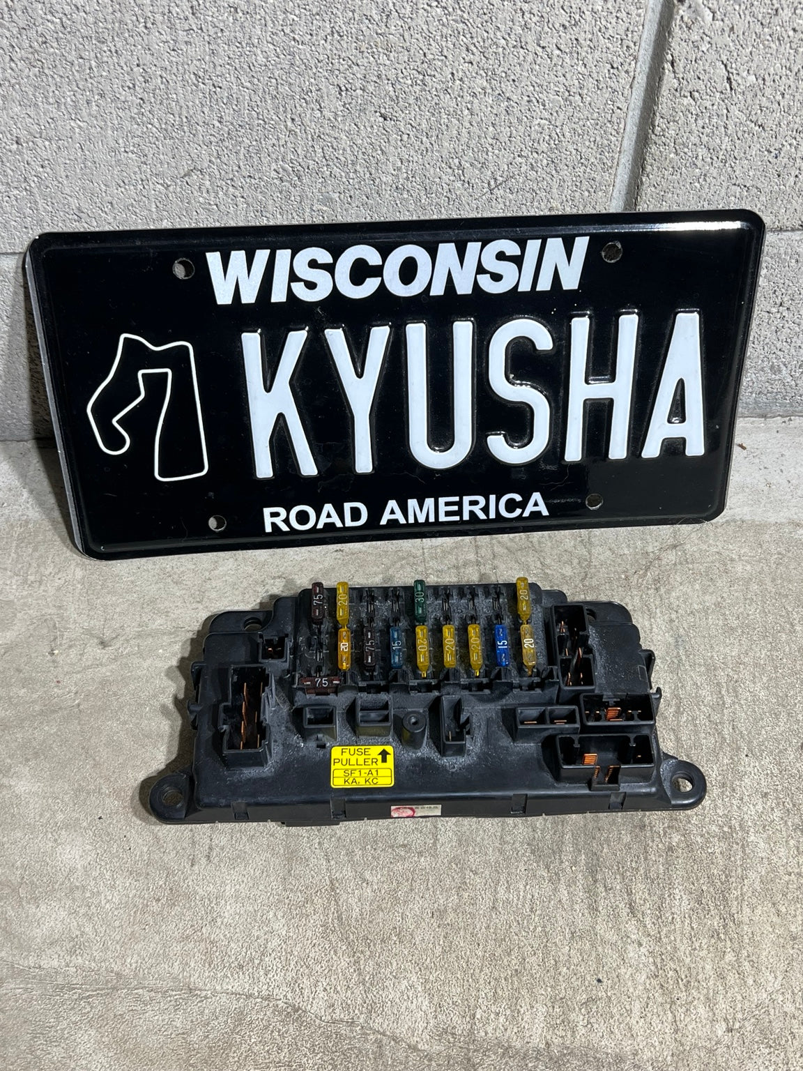 1988-1989 Honda Prelude OEM interior fuse box photo 1