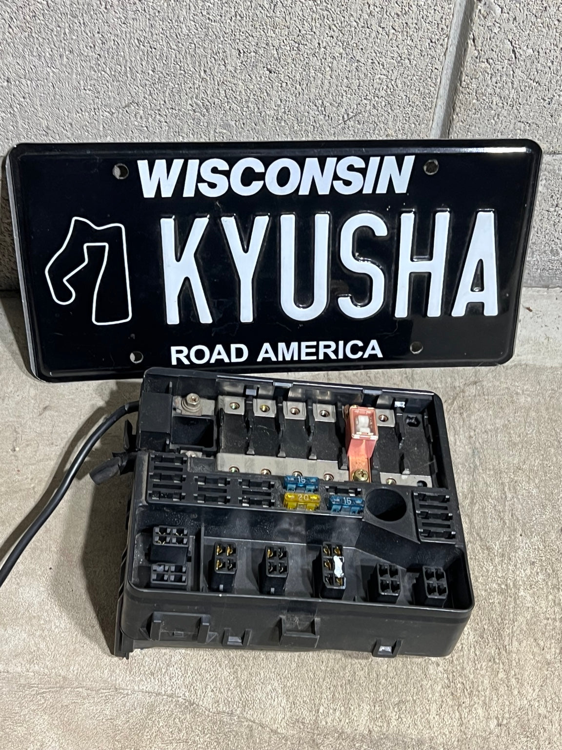 1988 1989 Honda Prelude engine bay fuse box front for parts
