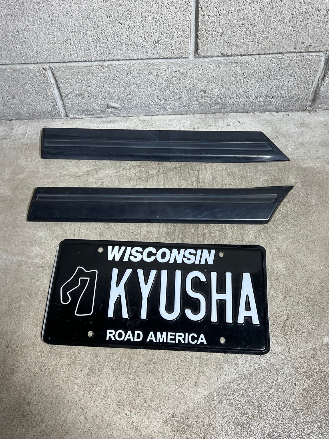Rear quarter panel trim pair front