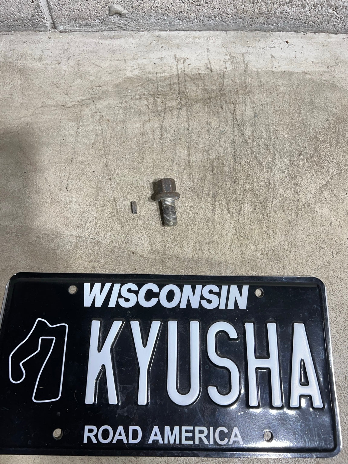 Crank pulley bolt and woodruff key overview