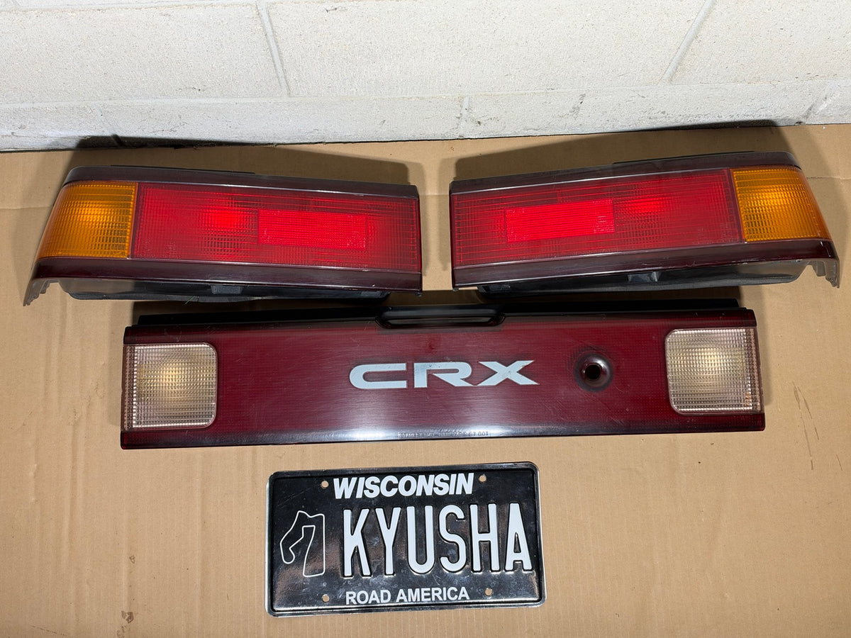 1988-89 Honda CRX three-piece taillights photo 1