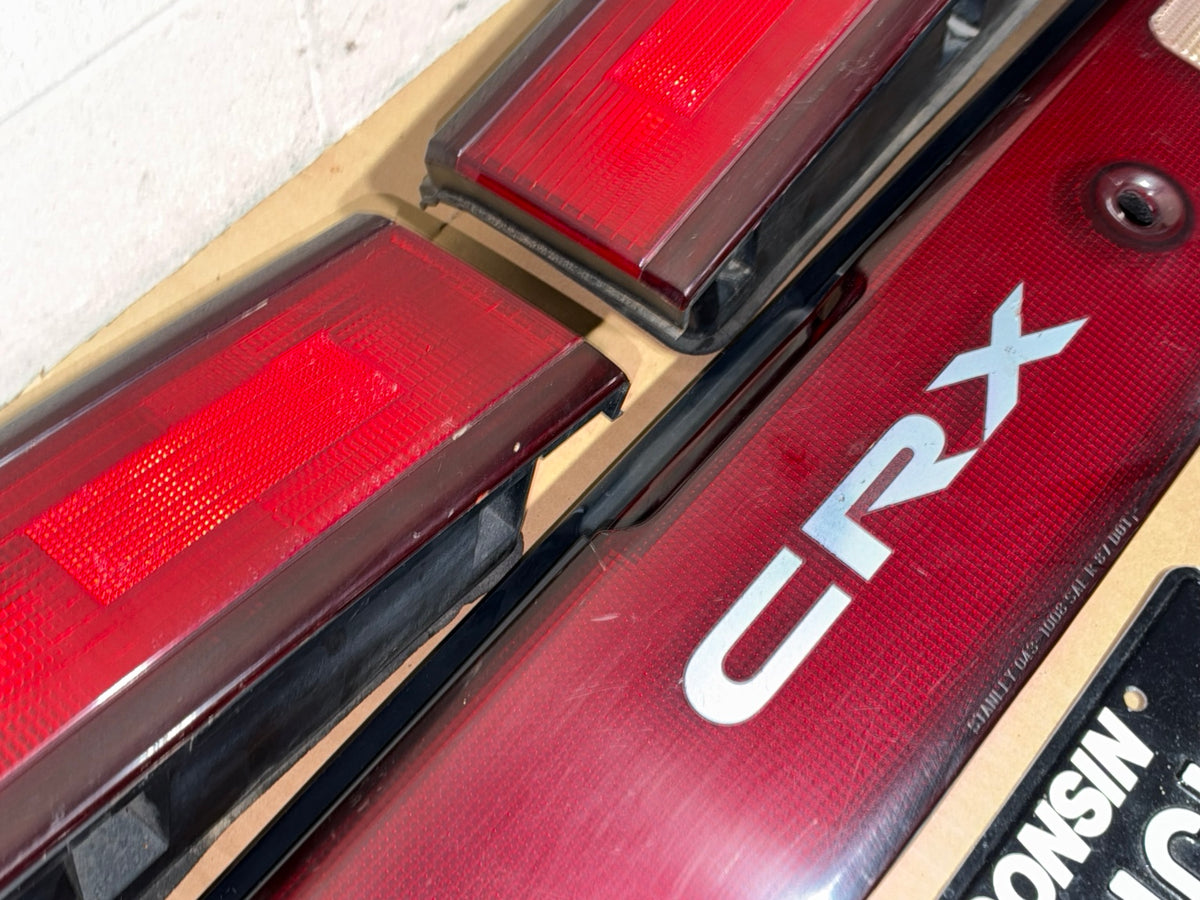 1988-89 Honda CRX three-piece taillights photo 3