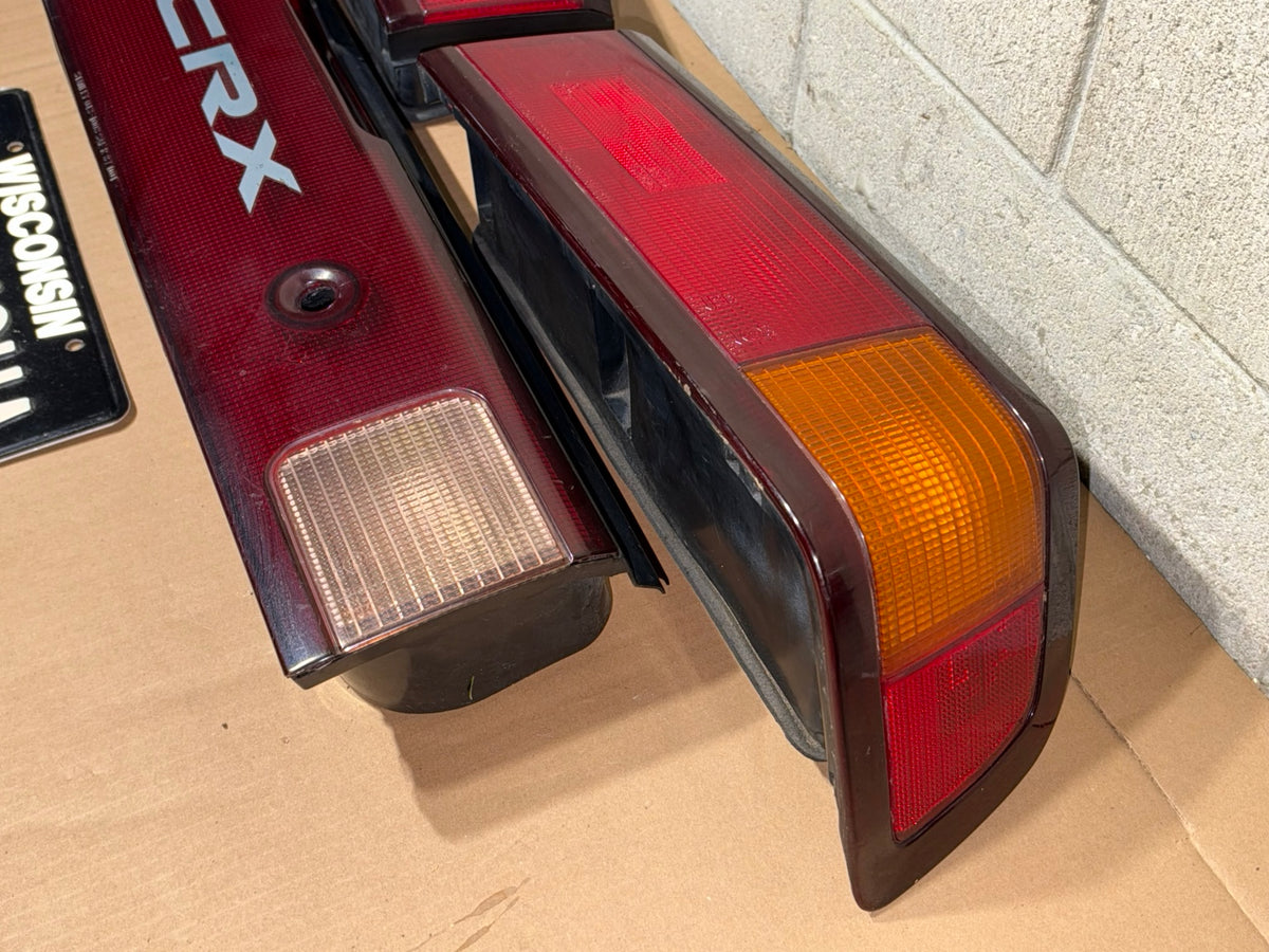 1988-89 Honda CRX three-piece taillights photo 4